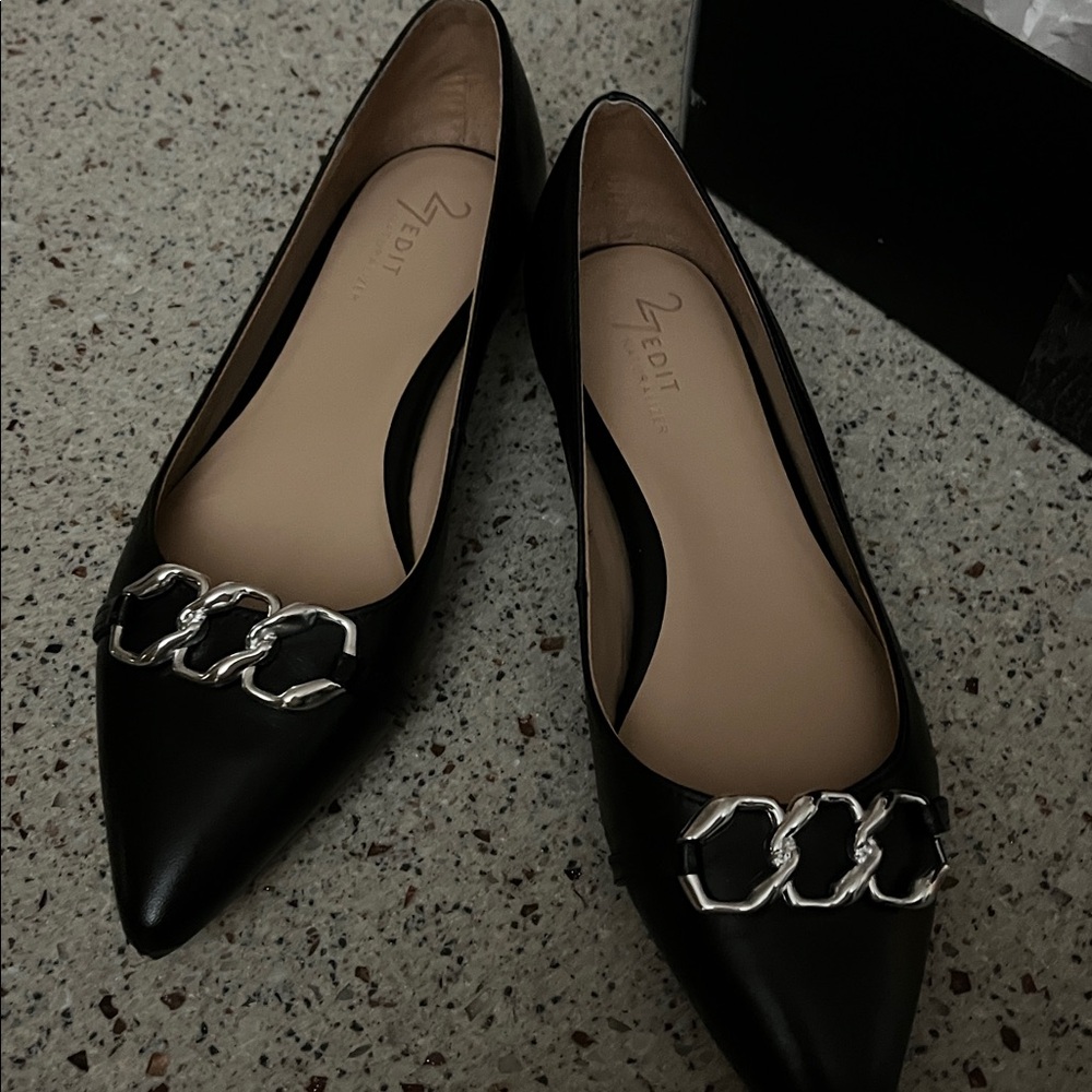 27 EDIT Naturalizer Katalie Chained Detail Pointed Toe Pump